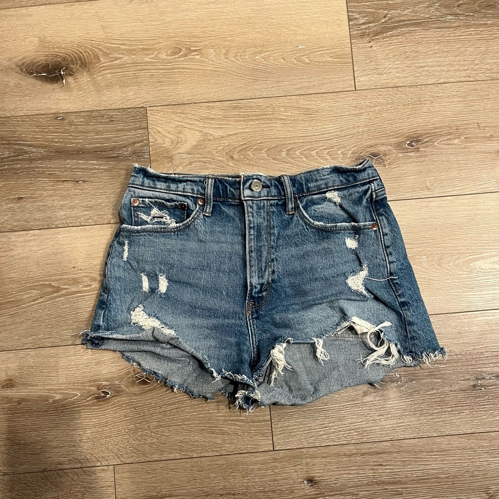Abercrombie & Fitch The Mom Short Size High Rise 28 / 6 (Curve Love)